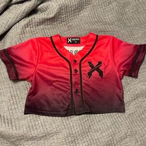 Excision pink to black Ombre Button-Front Baseball Tee cropped